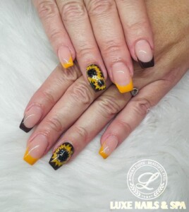 Dazzling Summer Nails Await